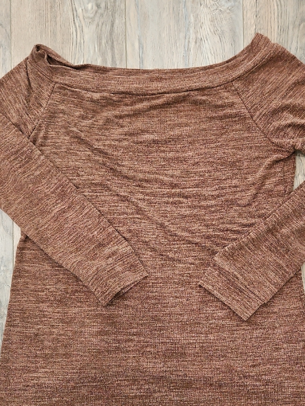 Cozy Off-Shoulder Women’s Sweater in Heathered Brown